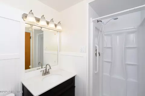 Bath - 8 Compton Pl, Schenectady, NY 12302 photo 3 of 3