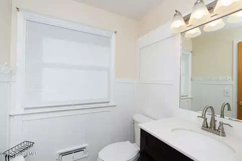 Bath - 8 Compton Pl, Schenectady, NY 12302 photo 2 of 3