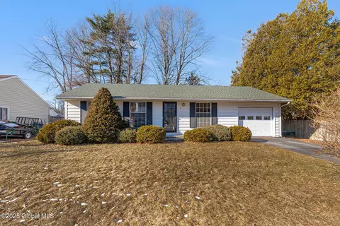 9 Spa Dr, Saratoga Springs, NY 12866
