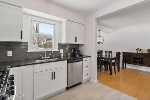 1529 Barclay Pl, Schenectady, NY 12309 photo 17