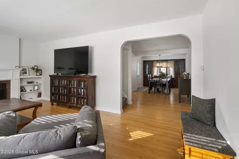 1529 Barclay Pl, Schenectady, NY 12309 photo 6