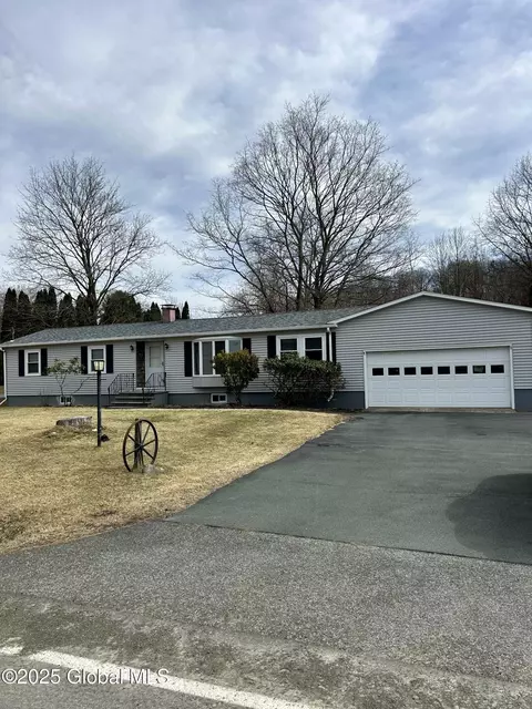 646 N Lake Ave, Troy, NY 12180