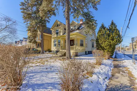 839 Bedford Rd, Schenectady, NY 12308
