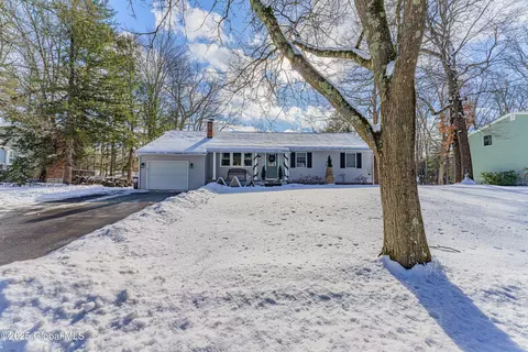 67 Vichy Dr, Saratoga Springs, NY 12866
