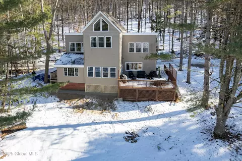 16 Mountain Stream Ln, Edinburg, NY 12134