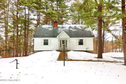 6 Diana Pl, Troy, NY 12180