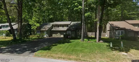 6 Wake Robin Rd, Malta, NY 12020