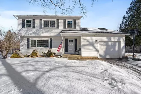 46 Cranbury Ct, Voorheesville, NY 12186