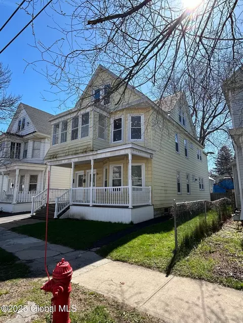 19 Elbert St, Schenectady, NY 12304