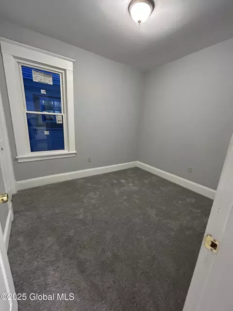 19 Elbert St, Schenectady, NY 12304 photo 9