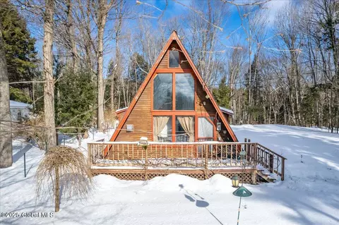 5726 Lake Rd, Galway, NY 12074