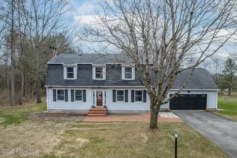 124 Woodlawn Dr, Gloversville, NY 12078