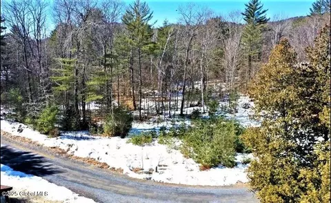 19 Pointe Dr, Schroon Lake, NY 12870