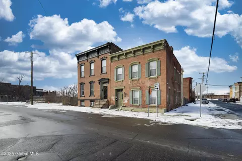 261 2nd St, Troy, NY 12180