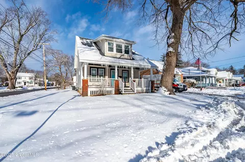24 Larkin St, Schenectady, NY 12302 photo 2