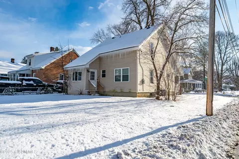 24 Larkin St, Schenectady, NY 12302 photo 4