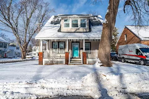 24 Larkin St, Schenectady, NY 12302