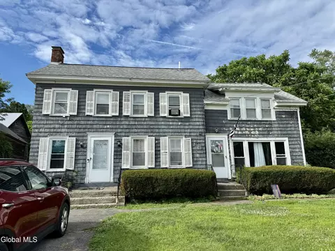 137 Riverview Dr, Amsterdam, NY 12010