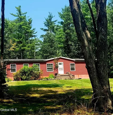 81 Wachter Blvd, Cairo, NY 12413