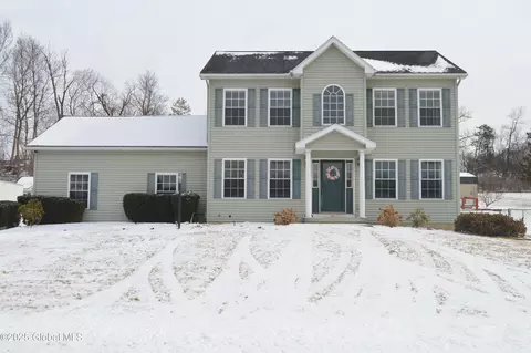 20 Laura Ln, Ravena, NY 12143