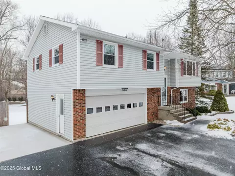 5218 Linden Ct, Schenectady, NY 12303