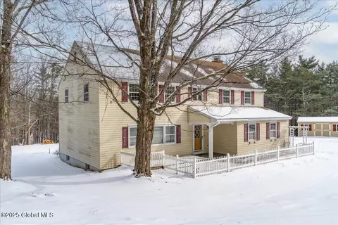 92 Derbyshire Rd, Feura Bush, NY 12067