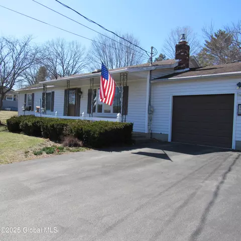 175 Lakeside Dr, Mayfield, NY 12117