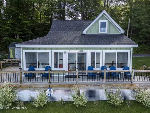 77 Terrace Dr, Lake Luzerne, NY 12846