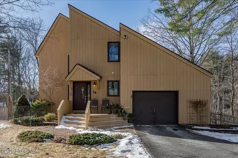 18 Salisbury Rd, Delmar, NY 12054