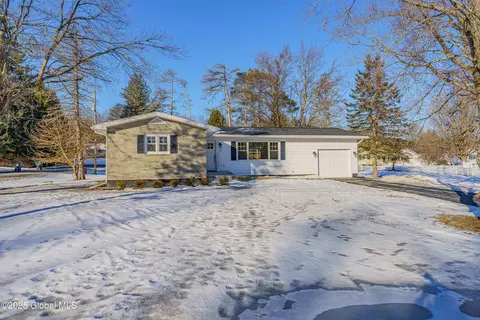 24 Reichard Ln, Wynantskill, NY 12198