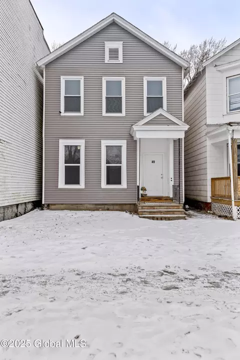 49 6th Ave, Troy, NY 12180
