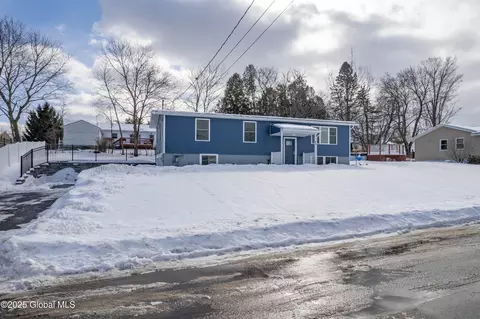 55 Oakland Ave, Amsterdam, NY 12010