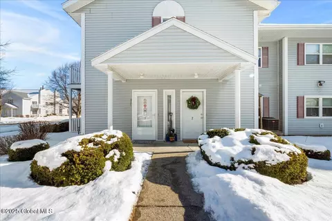 601 Cambridge Manor Dr, Scotia, NY 12302