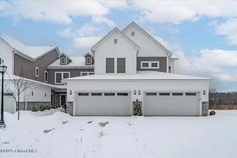 27 Wardley Cir, Cohoes, NY 12047