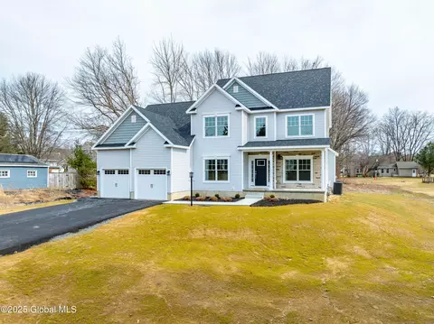 23 Plant Rd, Halfmoon, NY 12065