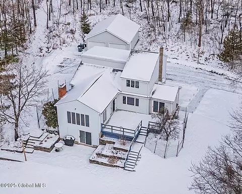 13 Joy Ln, Troy, NY 12180