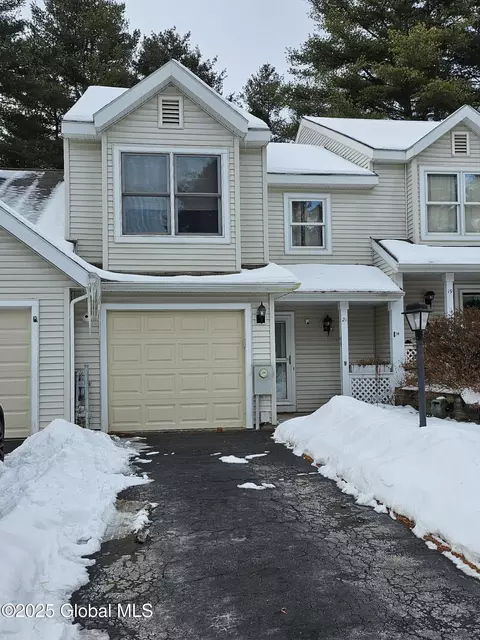 21 Tiffany Ln, Queensbury, NY 12804