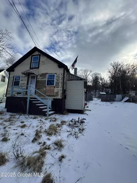 331 South St, Rensselaer, NY 12144