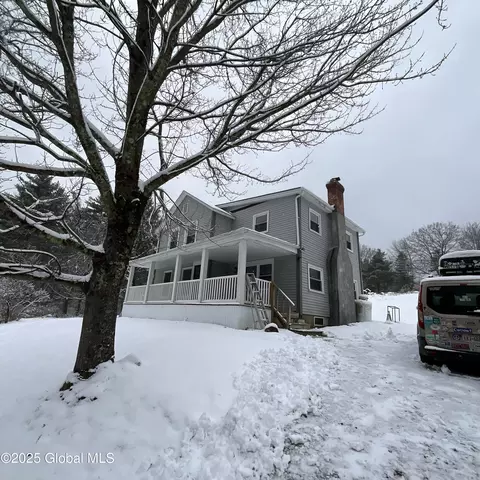 77 Alps Mountain Rd, Averill Park, NY 12018
