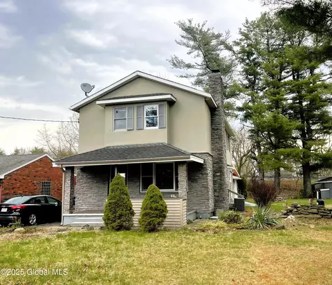 196 Conqua Ln, Rotterdam, NY 12306