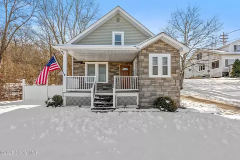 2786 Aqueduct Rd, Niskayuna, NY 12309