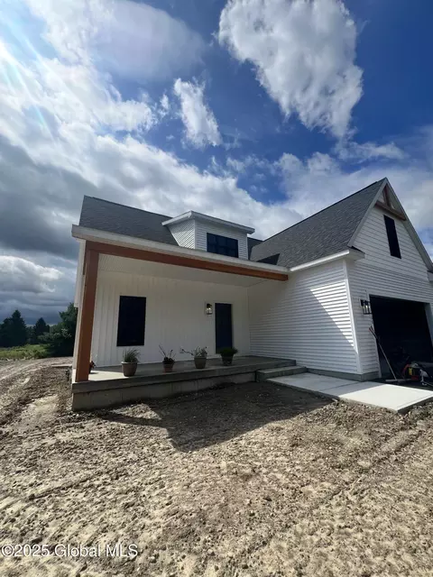 84 Schuurman Rd, Castleton On Hudson, NY 12033