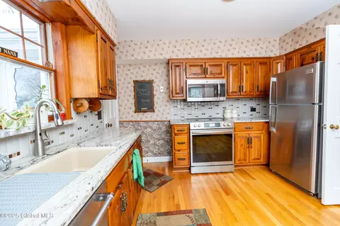 Kitchen - 707 Riverside Ave, Glenville, NY 12302 photo 4 of 5