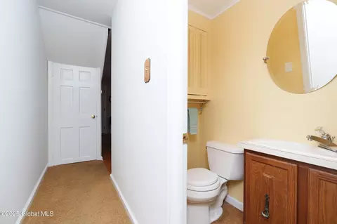 Entry Way - 707 Riverside Ave, Glenville, NY 12302 photo 2 of 5