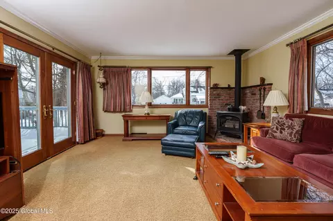 Living - 707 Riverside Ave, Glenville, NY 12302 photo 4 of 5