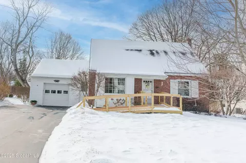 707 Riverside Ave, Glenville, NY 12302