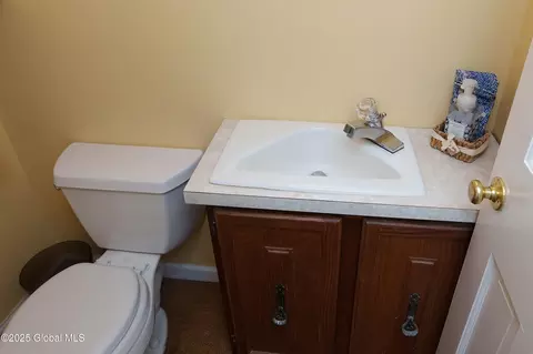 Bath - 707 Riverside Ave, Glenville, NY 12302 photo 1 of 6