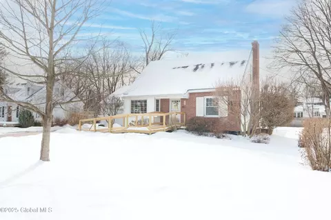 Exterior - 707 Riverside Ave, Glenville, NY 12302 photo 3 of 12