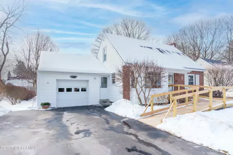 Exterior - 707 Riverside Ave, Glenville, NY 12302 photo 2 of 12