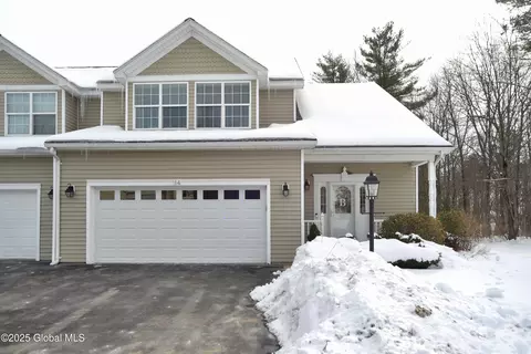 14 Hummingbird Ct, Niskayuna, NY 12309